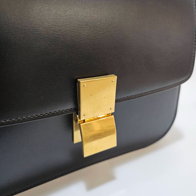 Celine 黑滑面牛皮ClassicBox中號霧金釦下蓋肩斜背包-4