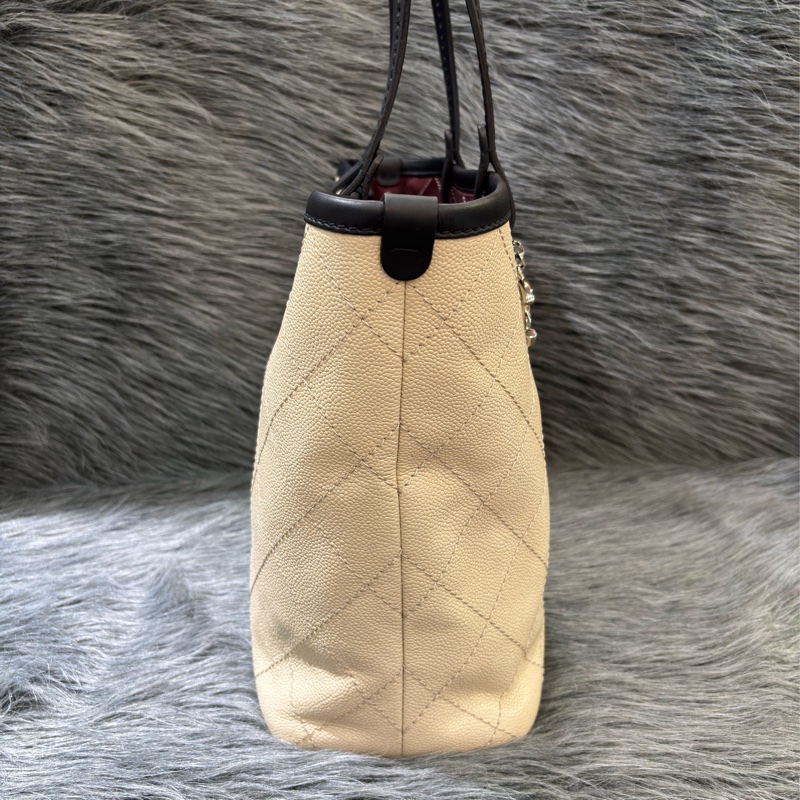 CHANEL TOTE 黑邊奶茶色荔枝皮 縫線菱格 購物包托特包子母包化妝包 BOOKTOTE-2