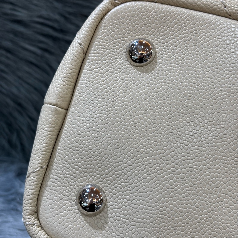 CHANEL TOTE 黑邊奶茶色荔枝皮 縫線菱格 購物包托特包子母包化妝包 BOOKTOTE-12