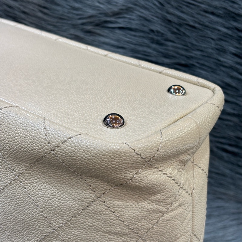 CHANEL TOTE 黑邊奶茶色荔枝皮 縫線菱格 購物包托特包子母包化妝包 BOOKTOTE-16