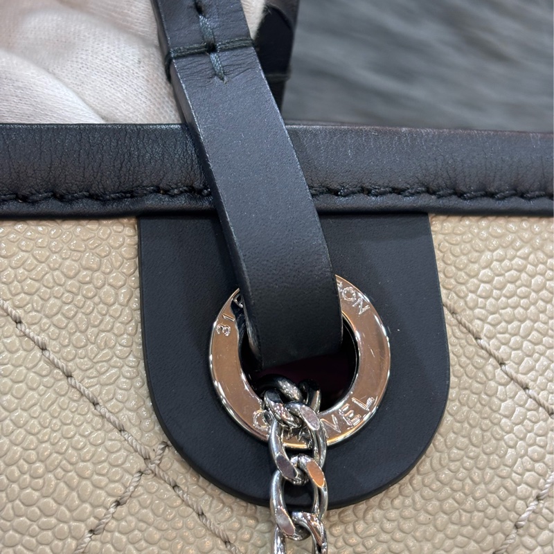 CHANEL TOTE 黑邊奶茶色荔枝皮 縫線菱格 購物包托特包子母包化妝包 BOOKTOTE-18
