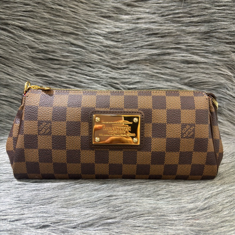 LV N55213 EVA 咖啡棋盤格紋 金牌 金鍊 肩背包 斜背包 晚宴包 腋下包 麻將包 手提包-1