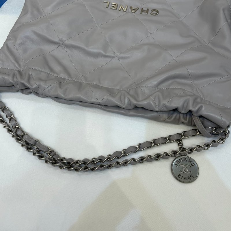 CHANEL 22 BAG淺灰銀扣中號肩背包-7