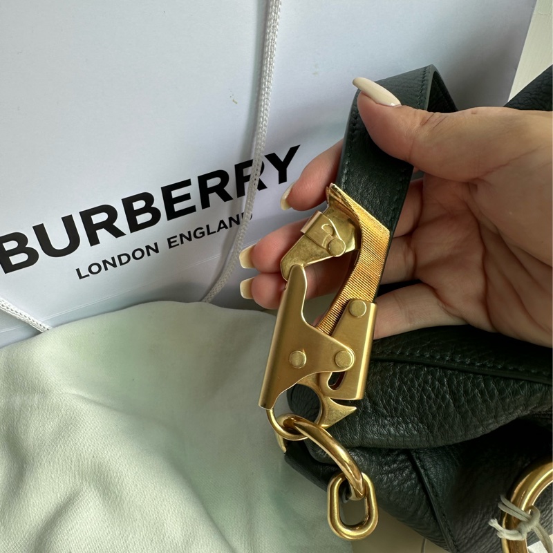 Burberry Knight 騎士包全新原價$89000(實背超帥✨)-11
