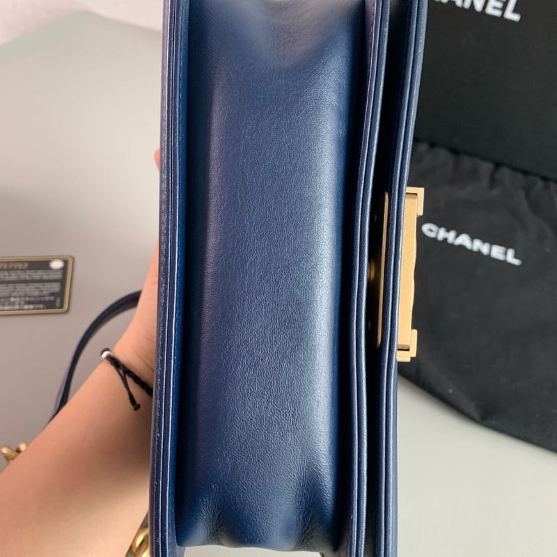 Chanel 香奈兒 海軍藍金扣羊皮 leboy小號💙-11