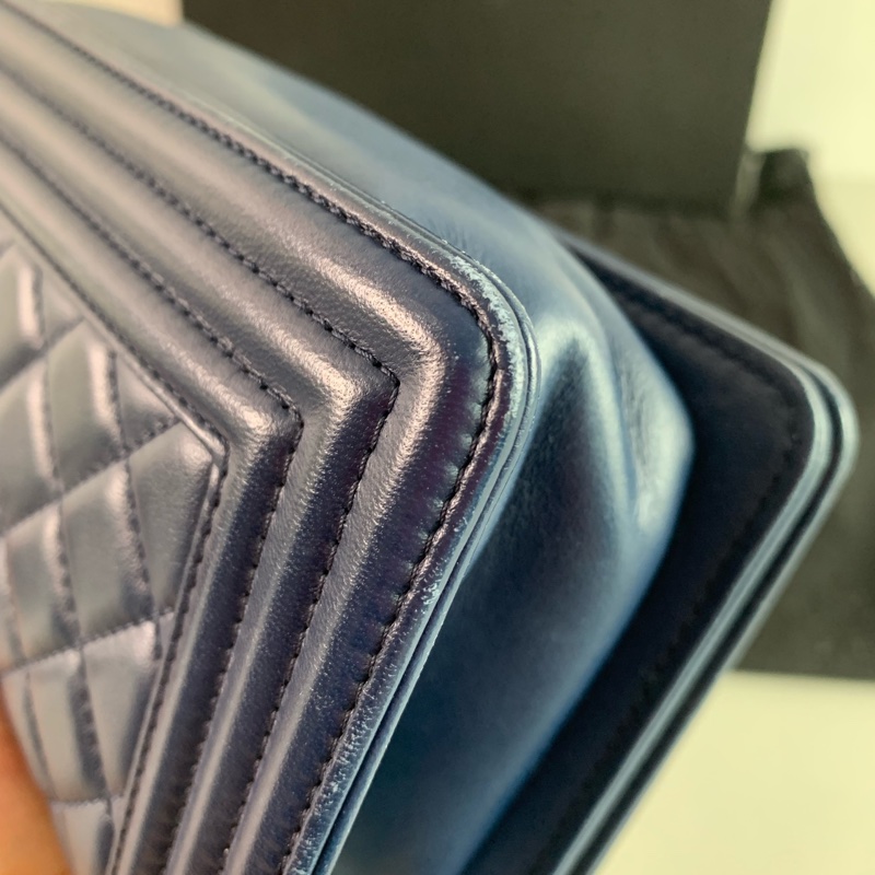 Chanel 香奈兒 海軍藍金扣羊皮 leboy小號💙-12