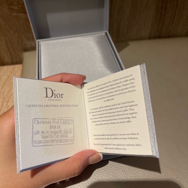 全新Dior 珍珠貝+珍鑽耳環一對-9