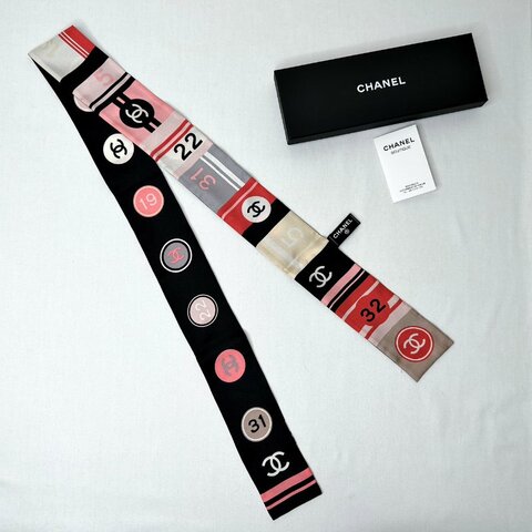 CHANEL 全新Twilly數字絲巾