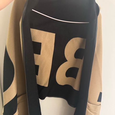 Burberry全新披肩