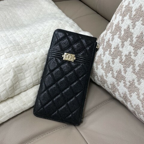 Chanel 黑荔枝牛皮金釦Boy5一字拉扁長夾 AP1482