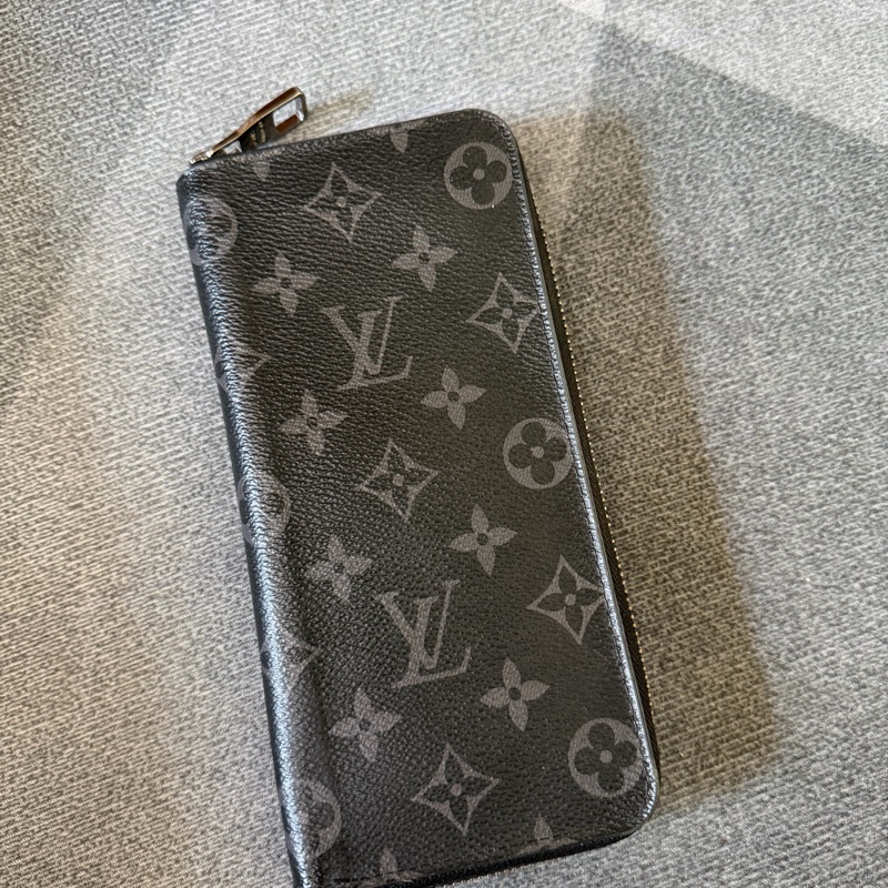 Lv 黑花拉鍊長夾-0