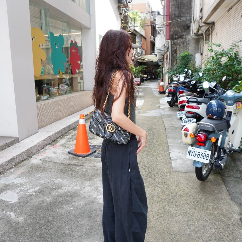 Gucci x Balenciaga 聯名款 絎縫牛皮仿舊金釦肩背斜背包-26cm(443497-黑)-0