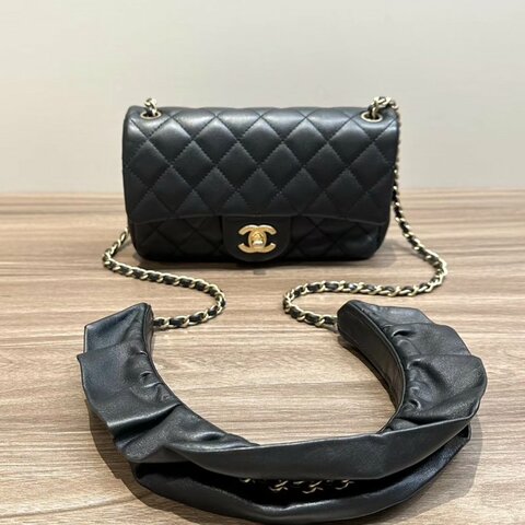 CHANEL 黑金cf大mini荷葉邊斜背包20*11 98新配件塵袋