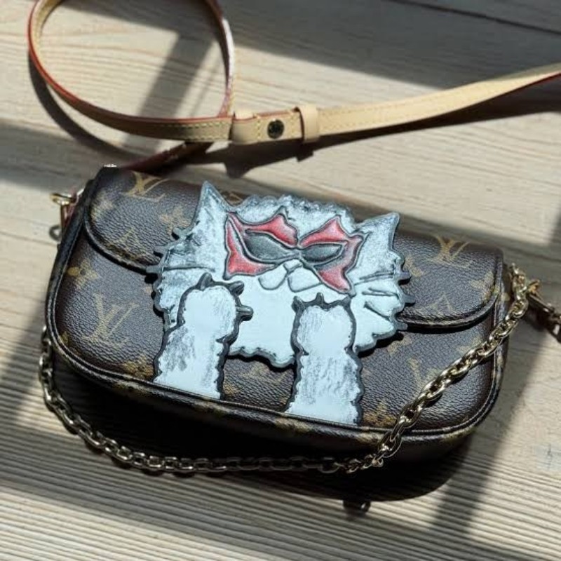 全新 路易威登與 Grace Coddingon 同行系列 Wallet on Chain Ivy M15148-1