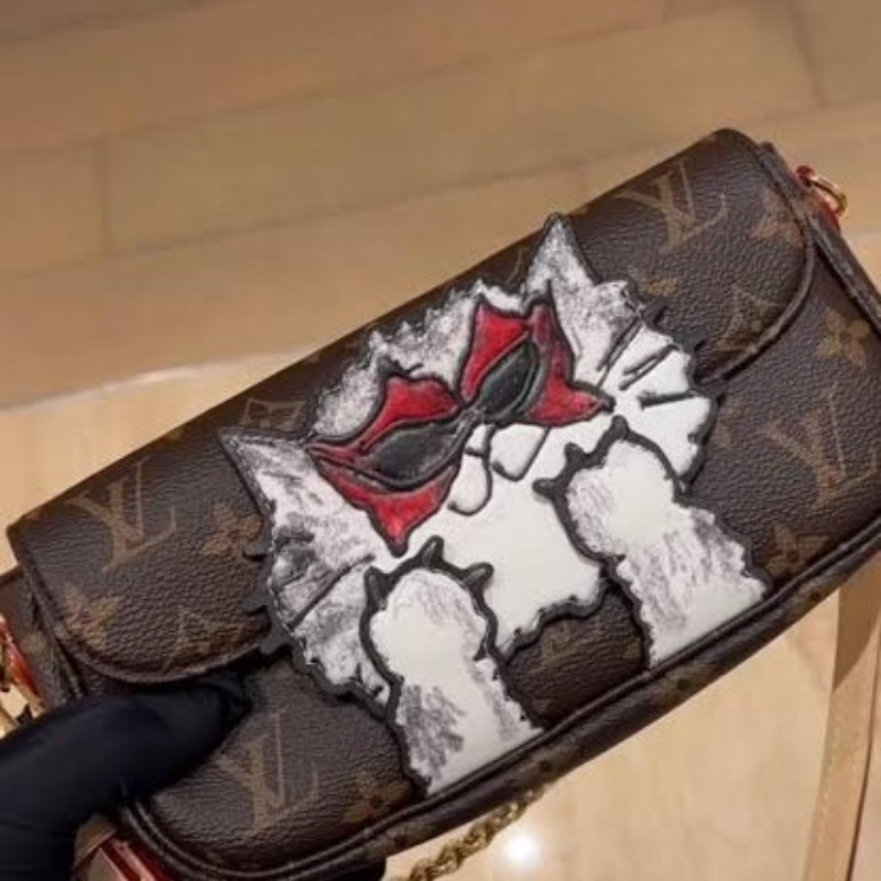 全新 路易威登與 Grace Coddingon 同行系列 Wallet on Chain Ivy M15148-2