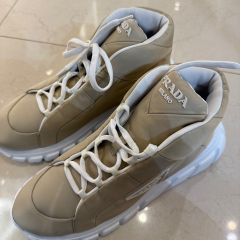 Prada 卡其中筒鞋❤️