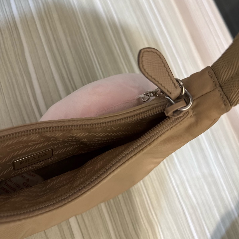Prada re-edition 2000奶茶色hobo 手提包👜-9