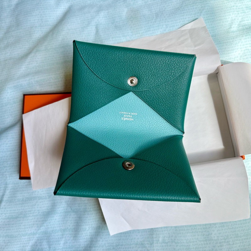 ［全新商品］Hermes Calvi 卡片包 Z6孔雀綠拼3P馬卡龍藍-1