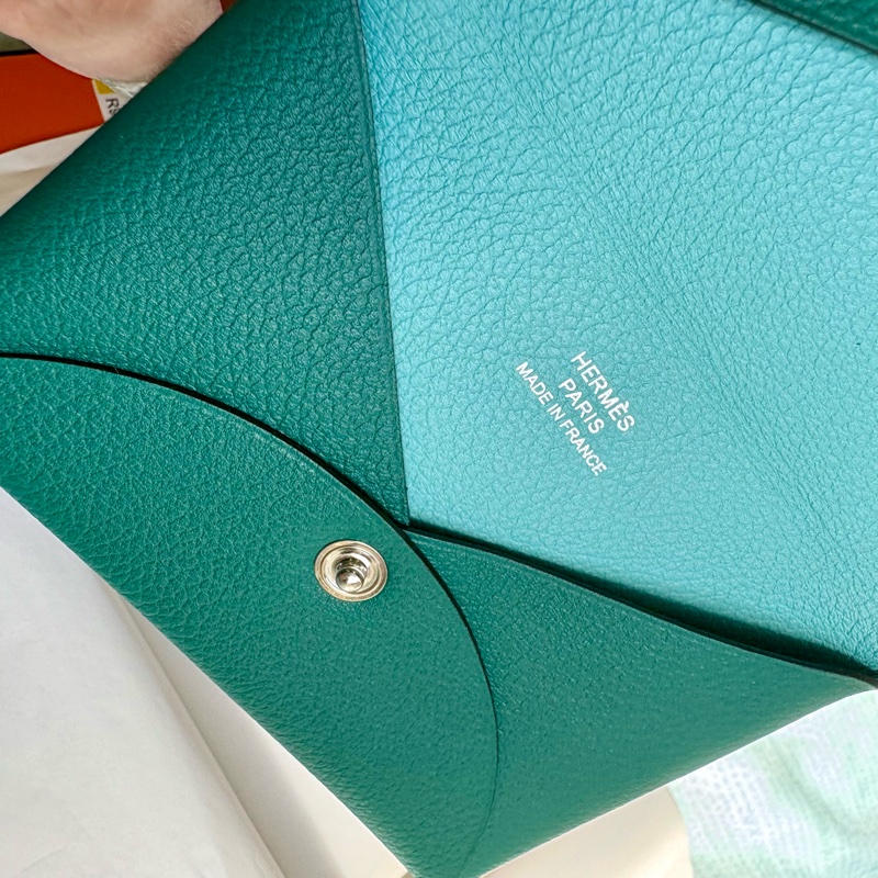 ［全新商品］Hermes Calvi 卡片包 Z6孔雀綠拼3P馬卡龍藍-2