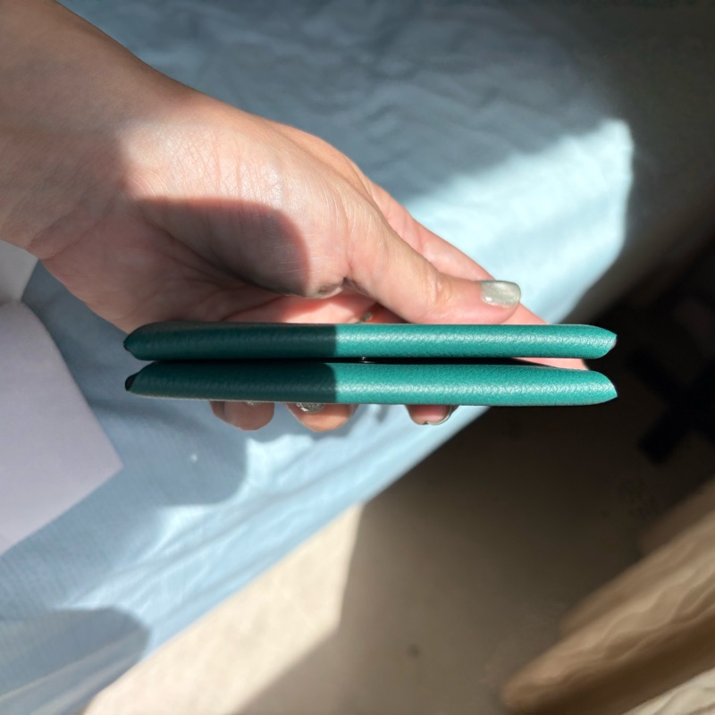 ［全新商品］Hermes Calvi 卡片包 Z6孔雀綠拼3P馬卡龍藍-4