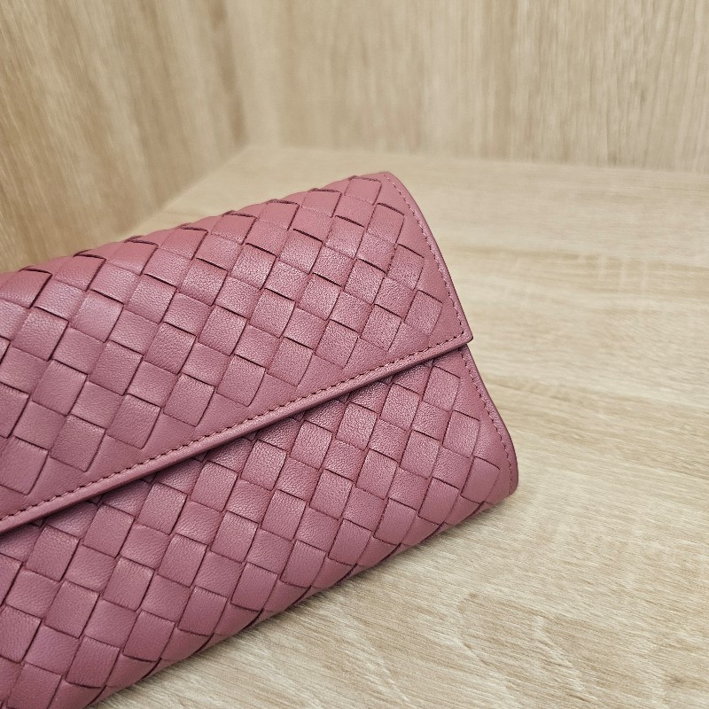 [絕版品回饋出清😊] BV 玫瑰粉小編織羊皮霧黑釦長夾-14