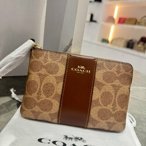 *SHIHNA名牌精品*Coach Corner 印花 手拿包（淺棕色）
