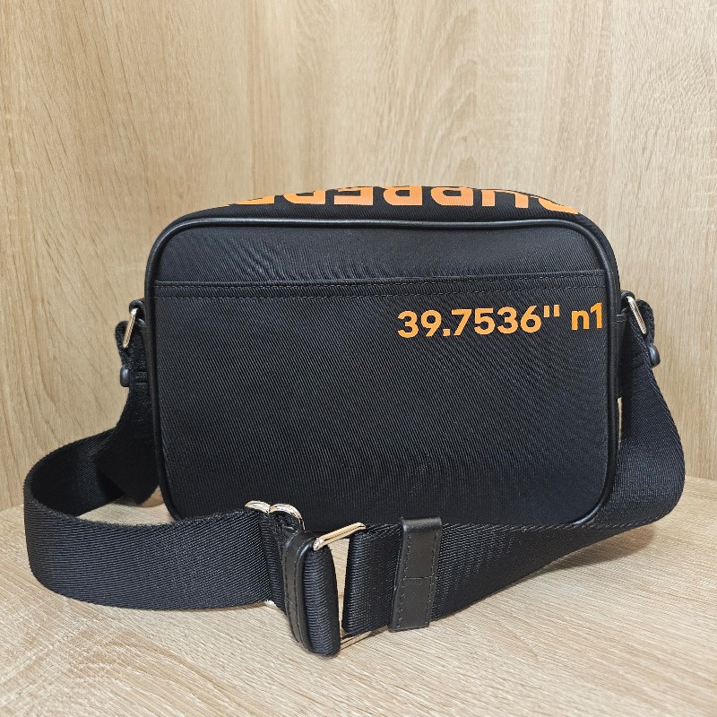 [出清回饋❣️] Burberry 黑尼龍橘Logo拉鏈口袋斜背包-3