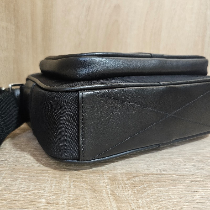 [出清回饋❣️] Burberry 黑尼龍橘Logo拉鏈口袋斜背包-4