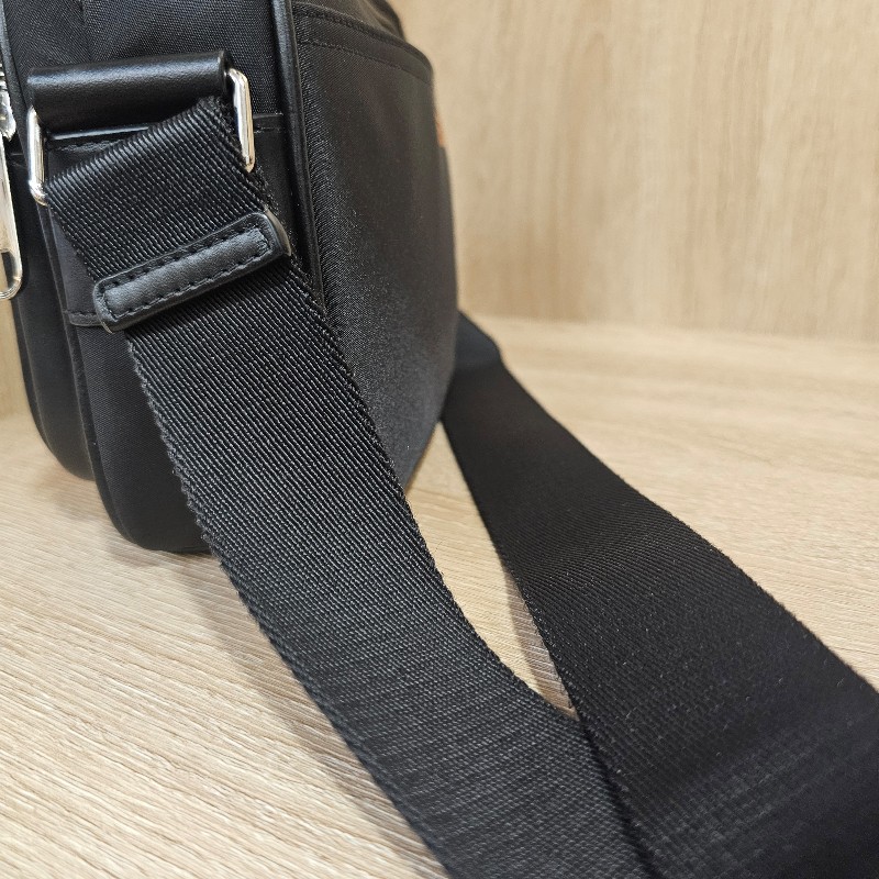 [出清回饋❣️] Burberry 黑尼龍橘Logo拉鏈口袋斜背包-12