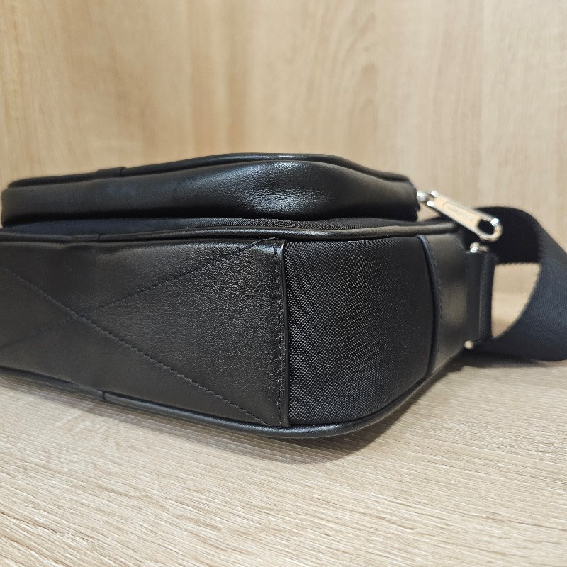 [出清回饋❣️] Burberry 黑尼龍橘Logo拉鏈口袋斜背包-14