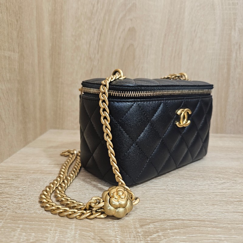 [品況優美品❣️]Chanel 黑羊皮菱格霧金釦山茶花金球化妝箱斜背包-1