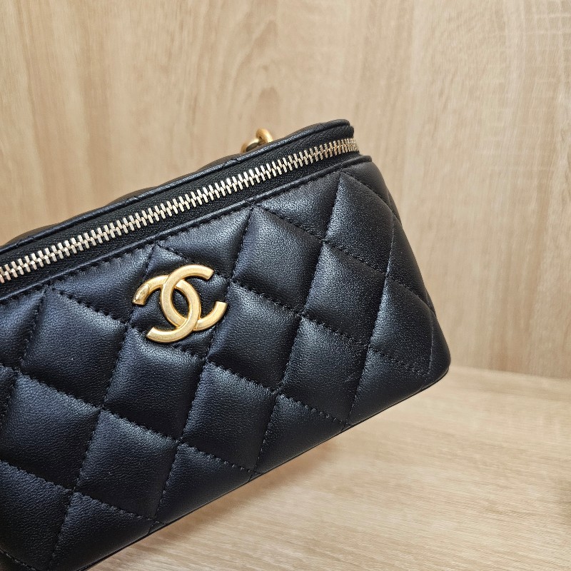 [品況優美品❣️]Chanel 黑羊皮菱格霧金釦山茶花金球化妝箱斜背包-2