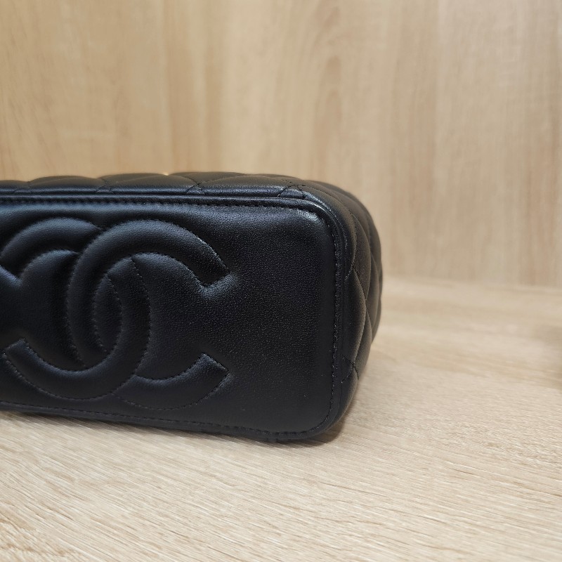 [品況優美品❣️]Chanel 黑羊皮菱格霧金釦山茶花金球化妝箱斜背包-3