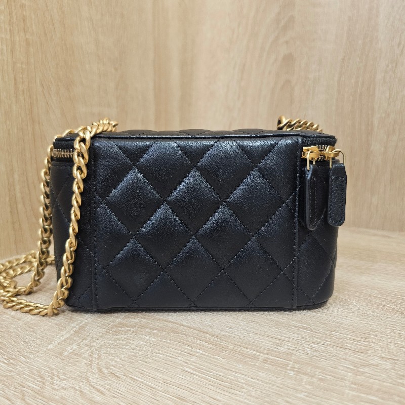 [品況優美品❣️]Chanel 黑羊皮菱格霧金釦山茶花金球化妝箱斜背包-7
