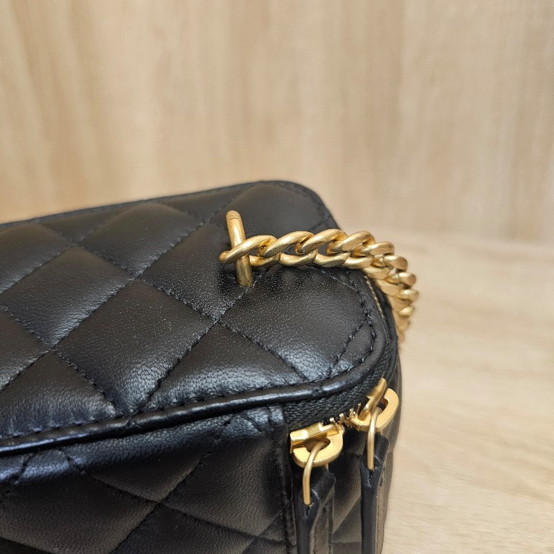 [品況優美品❣️]Chanel 黑羊皮菱格霧金釦山茶花金球化妝箱斜背包-9