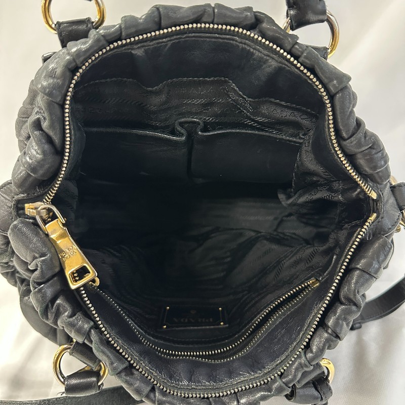 ［ 歡慶跨年  全市場最低價 入手 PRADA ］!! 【 PRADA 經典Nappa Gaufre 黑皺褶肩背包/裸】-4