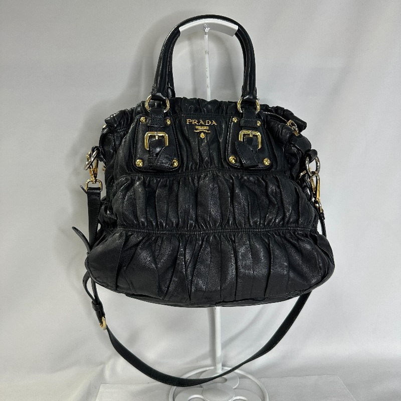 ［ 歡慶跨年  全市場最低價 入手 PRADA ］!! 【 PRADA 經典Nappa Gaufre 黑皺褶肩背包/裸】-5