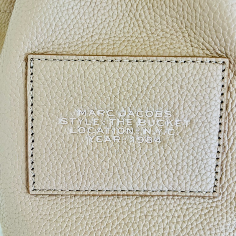 Marc Jacobs 奶茶水桶包(小款)-11
