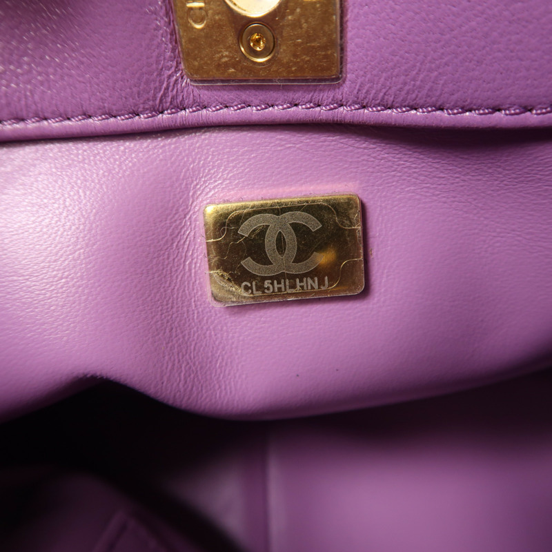 CHANEL 羊皮皮革Pick Me Up Hobo Bag金扣肩背袋-6