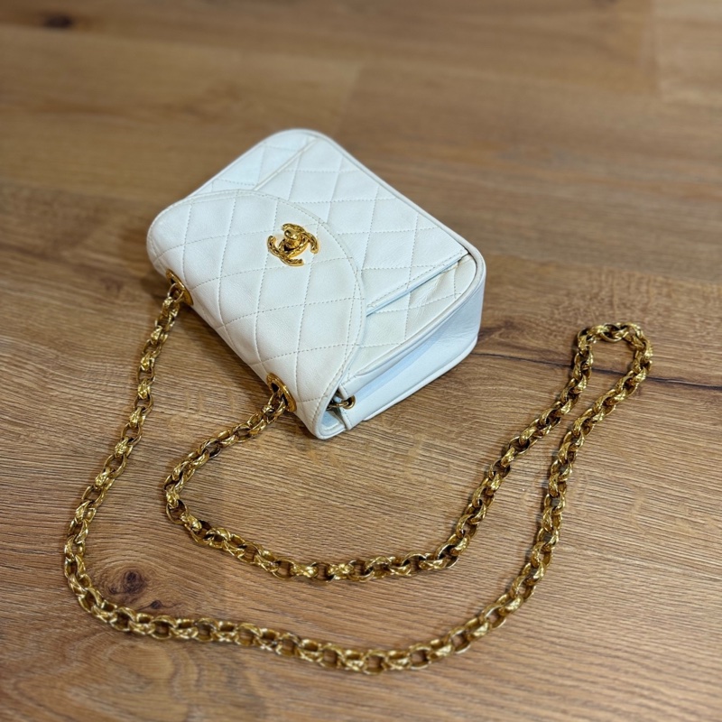 chanel vintage lambskin mini matelasse 白雪公主 雕花釦 雕花鏈 元寶包 斜背包 肩背包 側背包 手提包-6