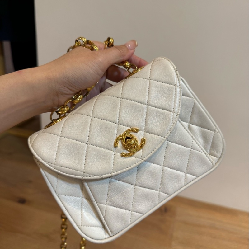 chanel vintage lambskin mini matelasse 白雪公主 雕花釦 雕花鏈 元寶包 斜背包 肩背包 側背包 手提包-7