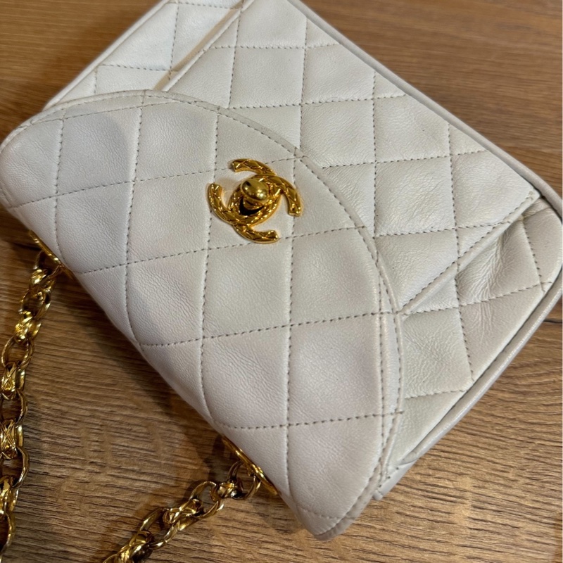 chanel vintage lambskin mini matelasse 白雪公主 雕花釦 雕花鏈 元寶包 斜背包 肩背包 側背包 手提包-18