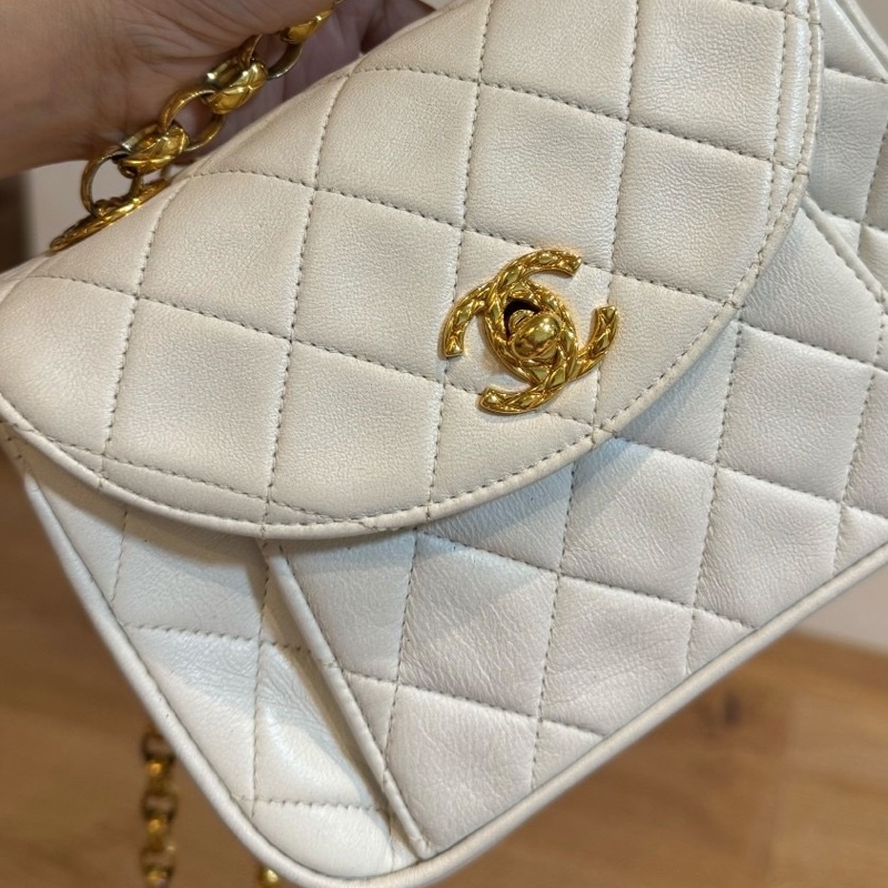 chanel vintage lambskin mini matelasse 白雪公主 雕花釦 雕花鏈 元寶包 斜背包 肩背包 側背包 手提包-19