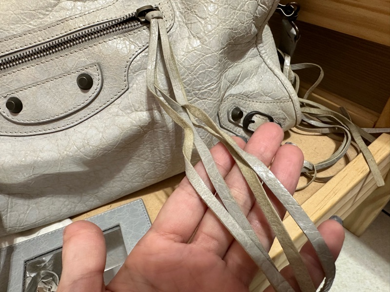 BALENCIAGA象牙灰機車包(二手)-12