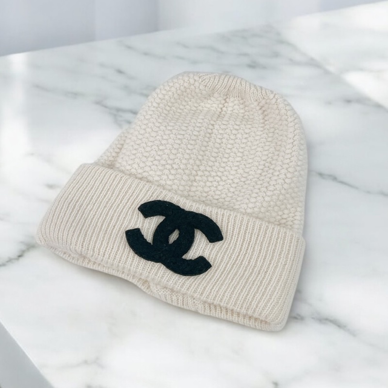 莉亞精品♡ Chanel 白毛帽 黑logo 二手美品-0