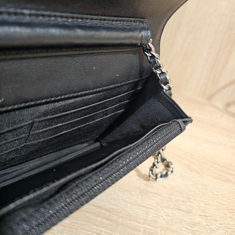 [絕版品好物❣️] Chanel黑漆亮皮菱格WOC斜背包-19