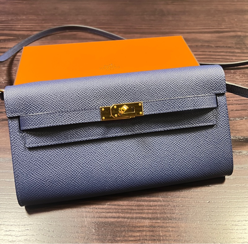 Hermes 愛馬仕 Kelly to go 肩背長夾 寶石藍配金釦-0