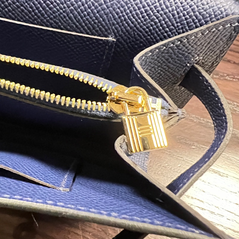 Hermes 愛馬仕 Kelly to go 肩背長夾 寶石藍配金釦-12