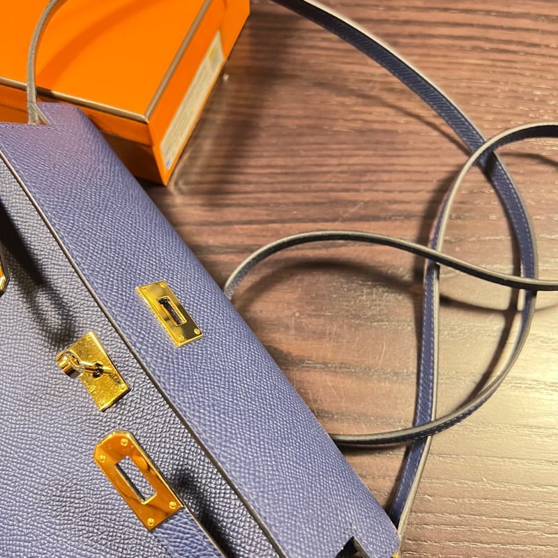Hermes 愛馬仕 Kelly to go 肩背長夾 寶石藍配金釦-14