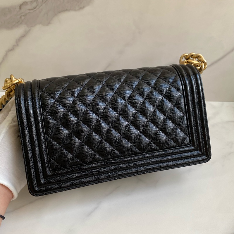 Chanel Boy25 中號 黑金荔枝皮 晶片款 |經典不敗|商務百搭|貴婦小姊姊必備款|誠🉑小議-2